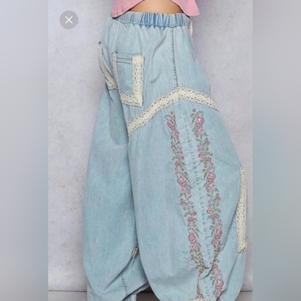 POL Lace Detail Floral Patchwork Embroidered Denim Pants *NWOT *M